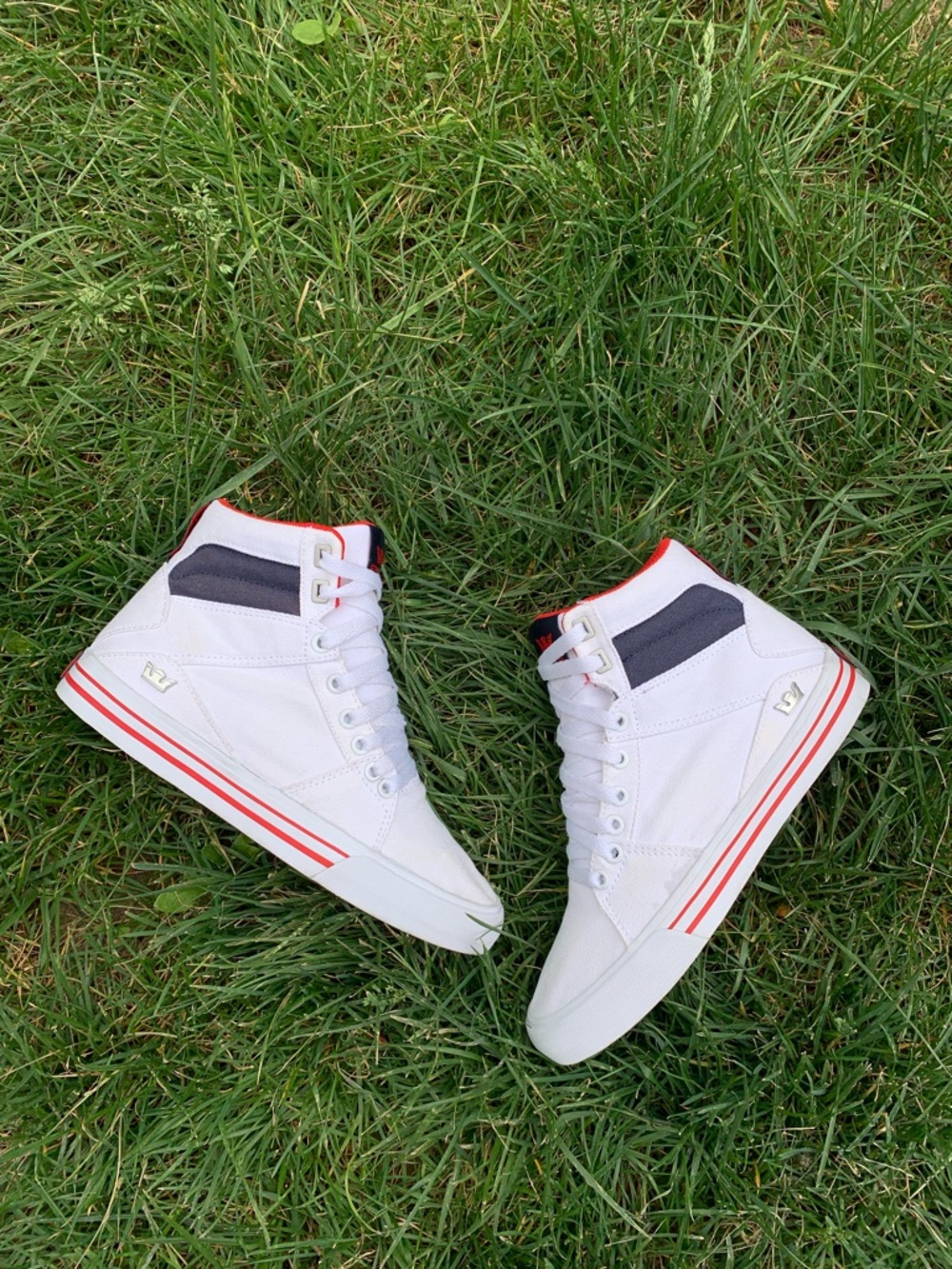 White Fabric Canvas Mens Aluminum Supra Hi top skate sneakers size 6